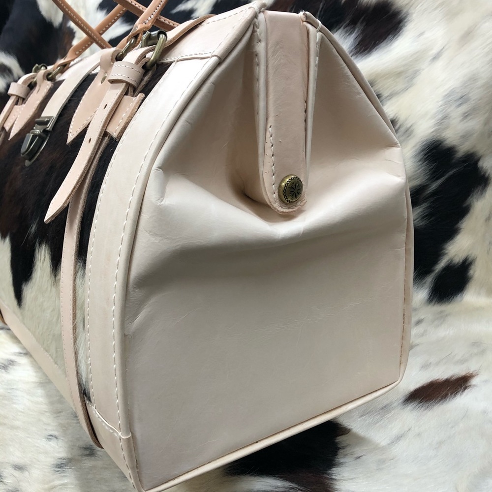 Cowhide duffle - Picture 5 of 15